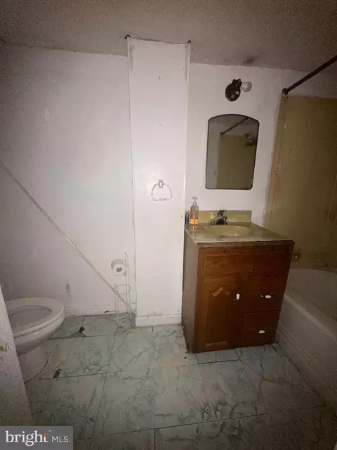Bath - 3548 Elmora Ave, Baltimore, MD 21213 photo 1 of 3