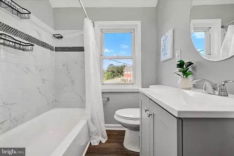 Bath - 1076 Tunbridge Rd, Baltimore, MD 21212 photo 1 of 3