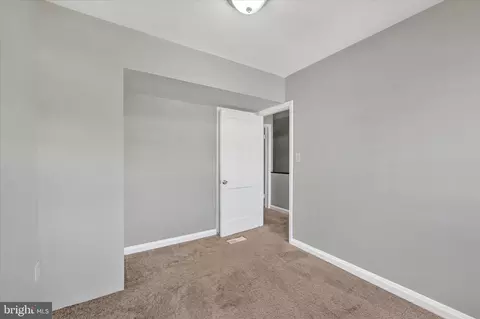 Entry Way - 1076 Tunbridge Rd, Baltimore, MD 21212 photo 2 of 6