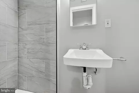 Bath - 1076 Tunbridge Rd, Baltimore, MD 21212 photo 3 of 3