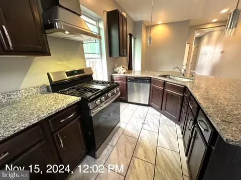 Entry Way - 2468 Greenmount Ave, Baltimore, MD 21218 photo 3 of 8