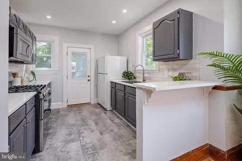 Entry Way - 3023 Chesley, Baltimore, MD 21234 photo 3 of 4