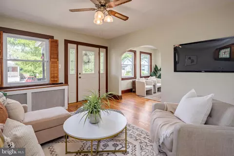 Entry Way - 3023 Chesley, Baltimore, MD 21234 photo 2 of 4