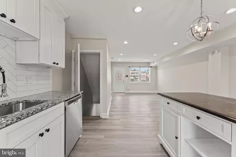 Entry Way - 103 N Athol Ave, Baltimore, MD 21229 photo 2 of 2
