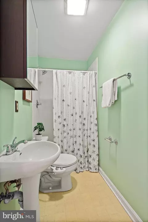 Bath - 31 S Ann St, Baltimore, MD 21231 photo 3 of 3