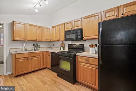 Kitchen - 31 S Ann St, Baltimore, MD 21231 photo 1 of 3