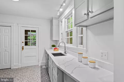 201 Deepdene Rd, Baltimore, MD 21210 photo 12