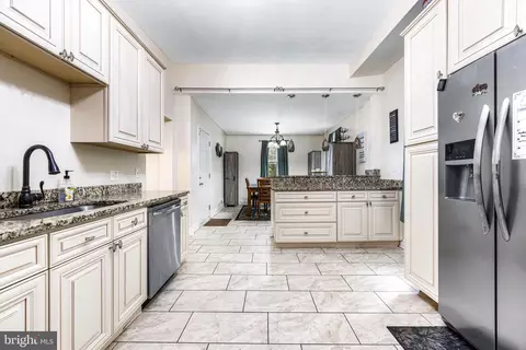 Entry Way - 2807 Ailsa Ave, Baltimore, MD 21214 photo 1 of 4
