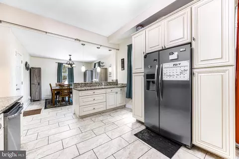 Entry Way - 2807 Ailsa Ave, Baltimore, MD 21214 photo 4 of 4