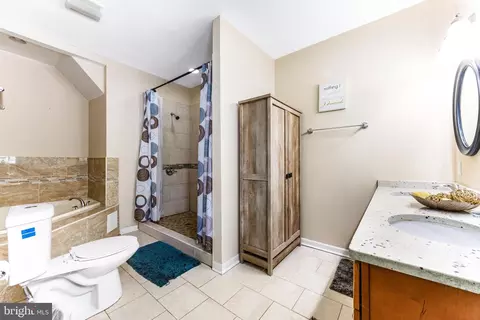 Bath - 2807 Ailsa Ave, Baltimore, MD 21214 photo 2 of 8