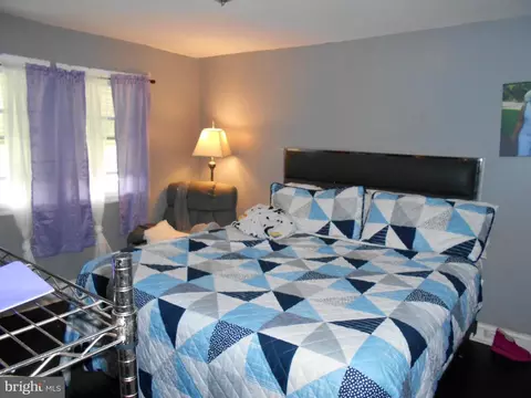 Bedroom - 4708 Frederick Ave, Baltimore, MD 21229 photo 1 of 4