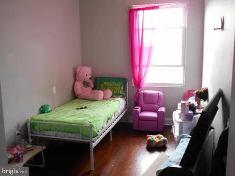 Bedroom - 4708 Frederick Ave, Baltimore, MD 21229 photo 2 of 4
