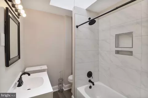 Bath - 4122 Eierman Ave, Baltimore, MD 21206 photo 2 of 2