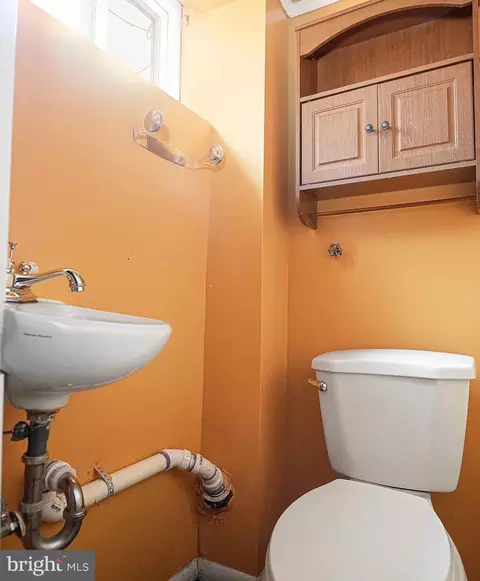 Bath - 1225 Silverthorne Rd, Baltimore, MD 21239 photo 2 of 2