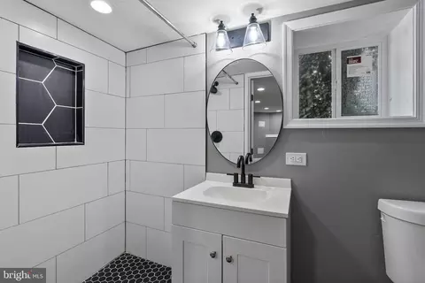 Bath - 3303 Richmond Ave, Baltimore, MD 21213 photo 5 of 7
