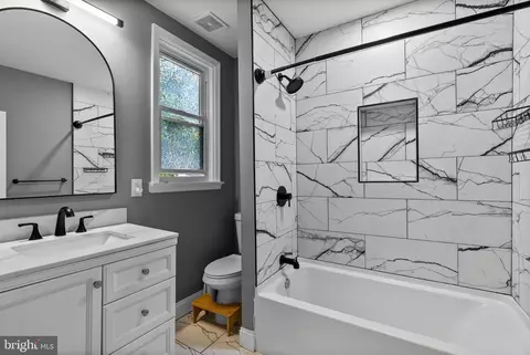 Bath - 3303 Richmond Ave, Baltimore, MD 21213 photo 2 of 7