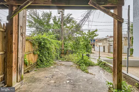 Exterior - 2572 Mcculloh St, Baltimore, MD 21217 photo 2 of 3