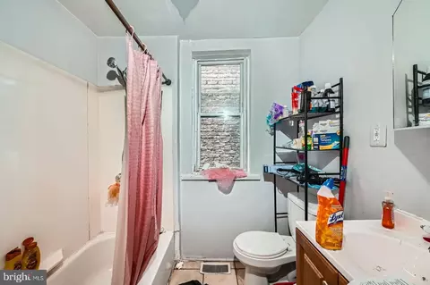 Bath - 2572 Mcculloh St, Baltimore, MD 21217 photo 2 of 2