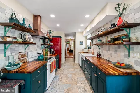 Kitchen - 522 S Hanover St, Baltimore, MD 21201 photo 4 of 5