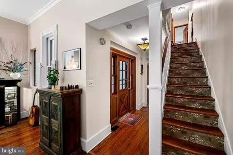 Entry Way - 522 S Hanover St, Baltimore, MD 21201 photo 4 of 10
