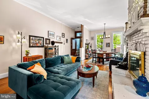 Living - 522 S Hanover St, Baltimore, MD 21201 photo 1 of 2