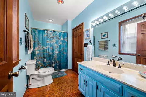 Bath - 522 S Hanover St, Baltimore, MD 21201 photo 2 of 3