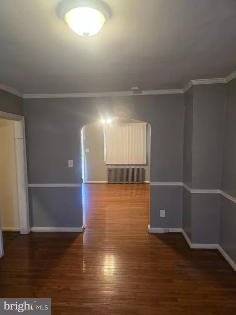 Entry Way - 4926 Edgemere Ave, Baltimore, MD 21215 photo 2 of 4