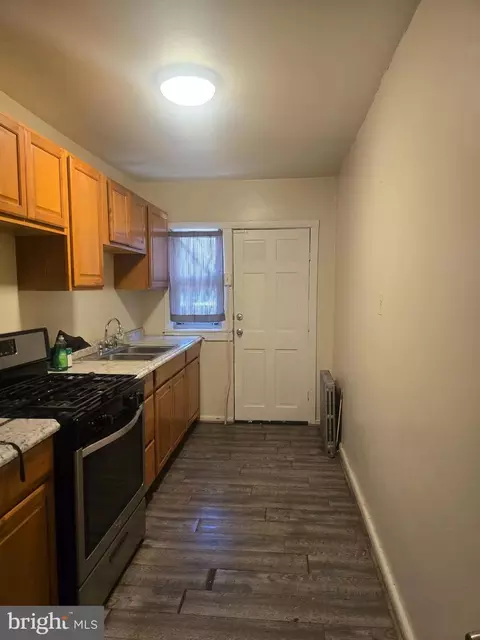 Entry Way - 4926 Edgemere Ave, Baltimore, MD 21215 photo 3 of 4