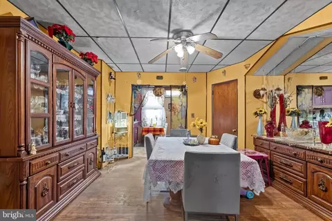 Entry Way - 2824 Ashland Ave, Baltimore, MD 21205 photo 2 of 3