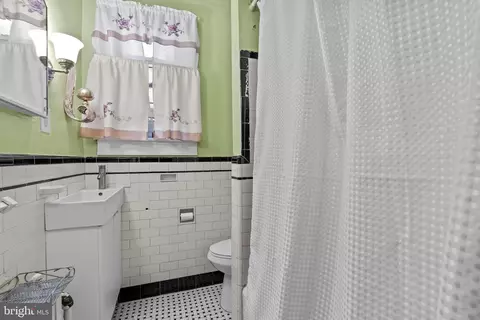 Bath - 2824 Ashland Ave, Baltimore, MD 21205 photo 1 of 1