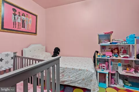 Bedroom - 2824 Ashland Ave, Baltimore, MD 21205 photo 4 of 8