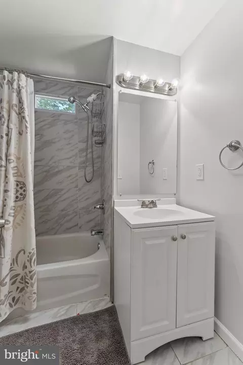 Bath - 5012 Catalpha Rd, Baltimore, MD 21214 photo 1 of 1