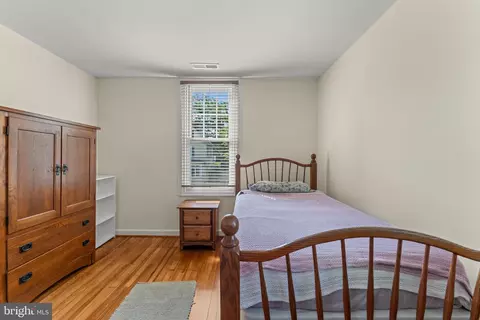 Bedroom - 5012 Catalpha Rd, Baltimore, MD 21214 photo 6 of 7