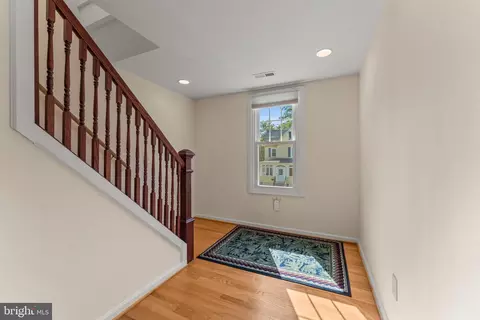 Entry Way - 5012 Catalpha Rd, Baltimore, MD 21214 photo 5 of 8