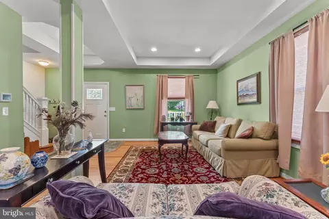 Entry Way - 5012 Catalpha Rd, Baltimore, MD 21214 photo 3 of 8