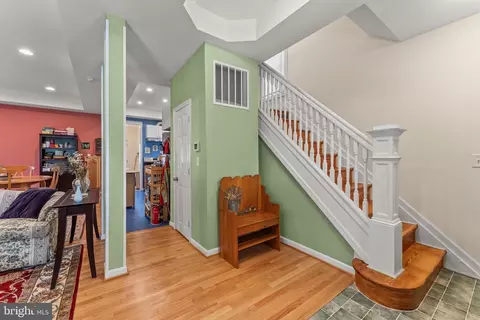 Entry Way - 5012 Catalpha Rd, Baltimore, MD 21214 photo 1 of 8