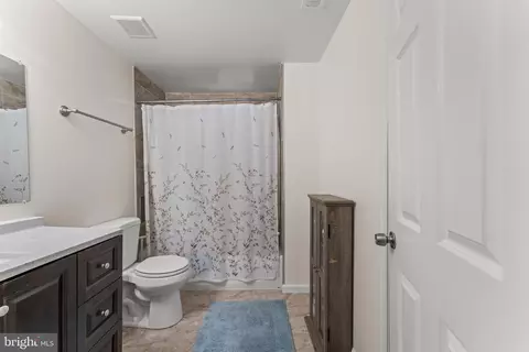 Entry Way - 5012 Catalpha Rd, Baltimore, MD 21214 photo 7 of 8