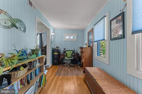 Entry Way - 5012 Catalpha Rd, Baltimore, MD 21214 photo 6 of 8