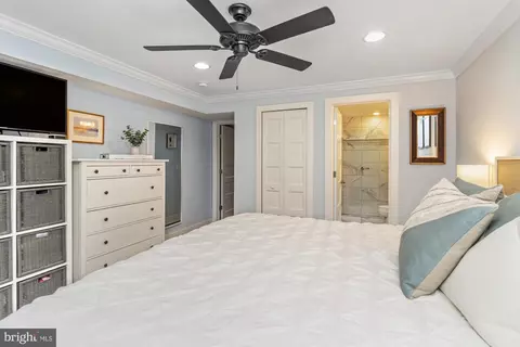 Bedroom - 217 E Cross St, Baltimore, MD 21230 photo 4 of 7