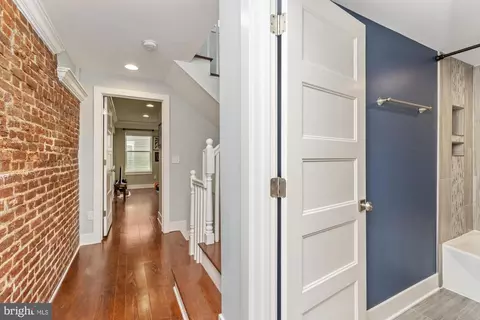 Entry Way - 217 E Cross St, Baltimore, MD 21230 photo 12 of 13