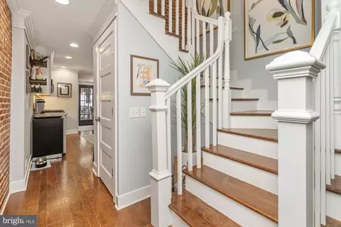 Entry Way - 217 E Cross St, Baltimore, MD 21230 photo 2 of 13