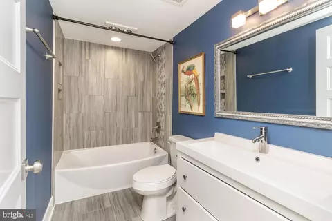 Bath - 217 E Cross St, Baltimore, MD 21230 photo 7 of 7