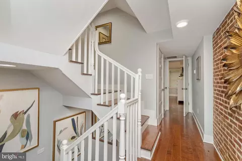 Entry Way - 217 E Cross St, Baltimore, MD 21230 photo 8 of 13