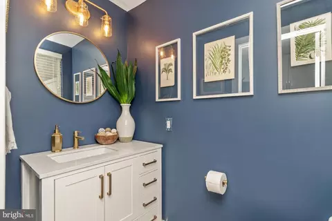 Bath - 217 E Cross St, Baltimore, MD 21230 photo 1 of 7