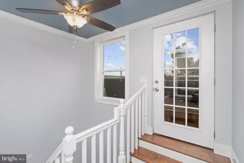 Entry Way - 217 E Cross St, Baltimore, MD 21230 photo 10 of 13