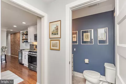 Entry Way - 217 E Cross St, Baltimore, MD 21230 photo 6 of 13