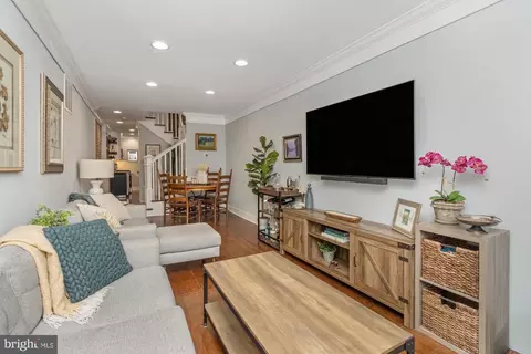 Entry Way - 217 E Cross St, Baltimore, MD 21230 photo 1 of 13
