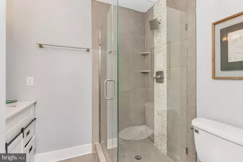 Bath - 217 E Cross St, Baltimore, MD 21230 photo 4 of 7
