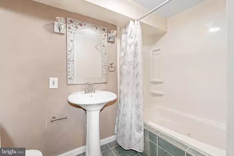 Bath - 4106 Falls Rd, Baltimore, MD 21211 photo 3 of 4