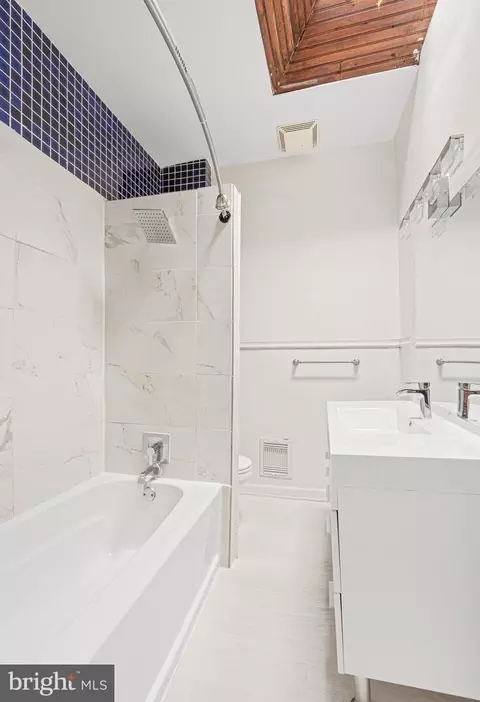 Bath - 4106 Falls Rd, Baltimore, MD 21211 photo 2 of 4